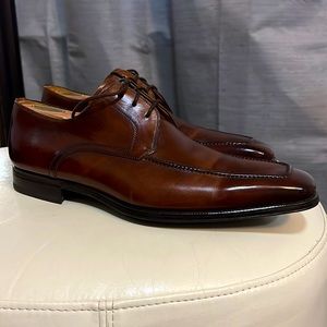 Magnanni Mens size 10.5 leather lace up dress shoe.